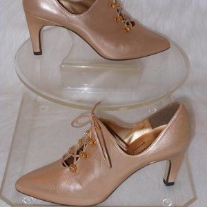 BRIAN JEFFREY GOLD LEATHER LACE-UP PUMPS SIZE 6.5 MEDIUM
